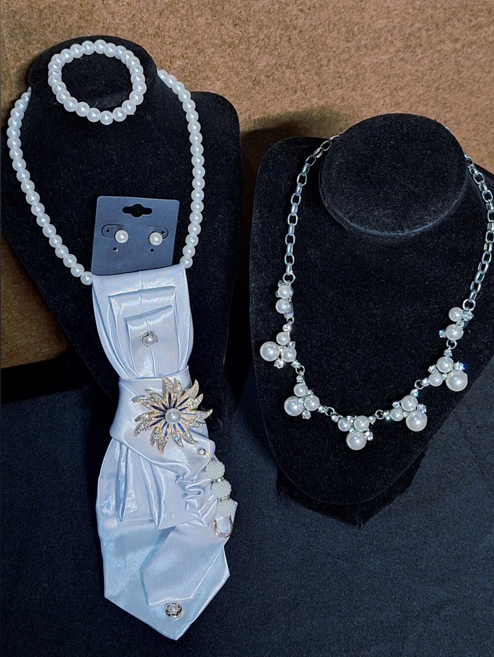 Elegant Pearl Cluster Necklace & Tie Bundle in White - 4 Piece Set.